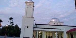 Masjid Baitul Izzah 3 1 300x150 - Masjid Baitul Izzah, Magnet Syi'ar Islam Dan Dakwah di Banda Mulia Aceh Tamiang