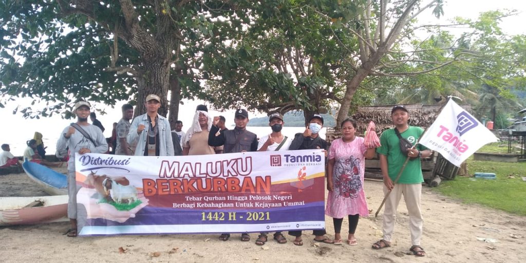 Qurban mangoli2 1024x512 - Suka Duka Antarkan Hewan Kurban di Pulau Mangoli, Kepulauan Sula