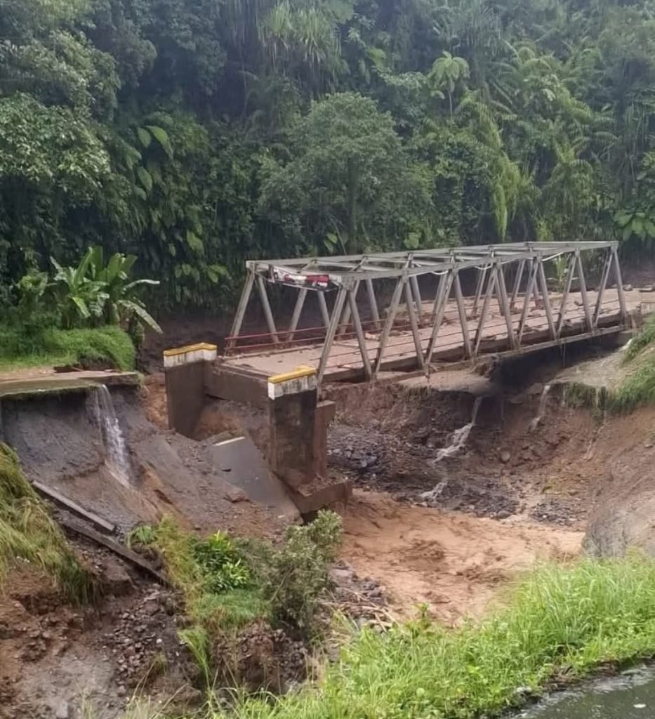 jembatan putus akibat banjir
