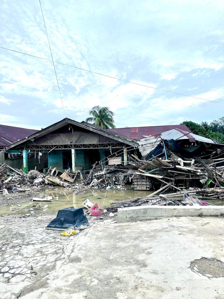 rumah rusak akibat banjir bandang aceh tamiang