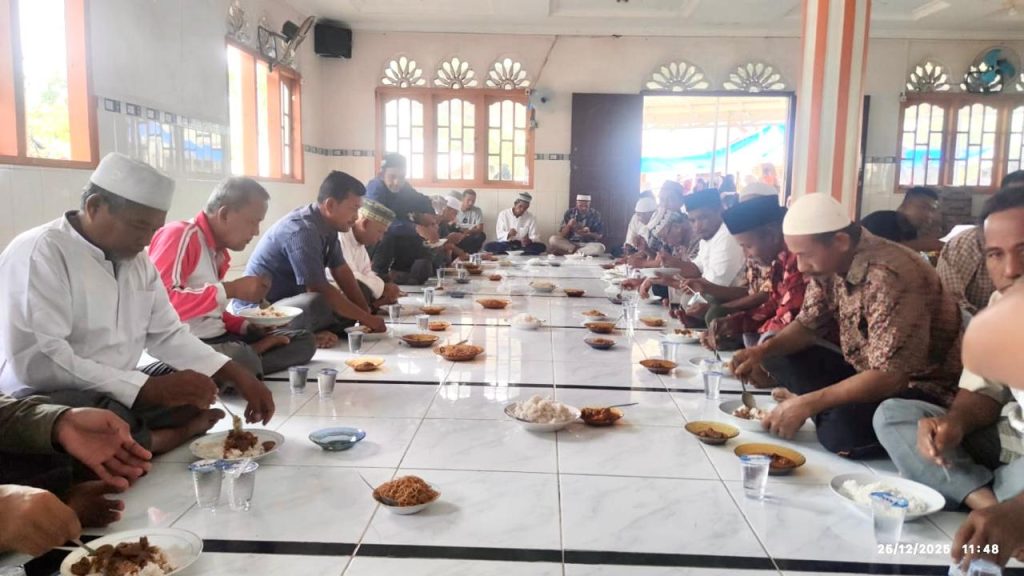 dapur umum banjir aceh tamiang makan bersama