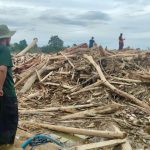 rumah tersapu kayu banjir aceh